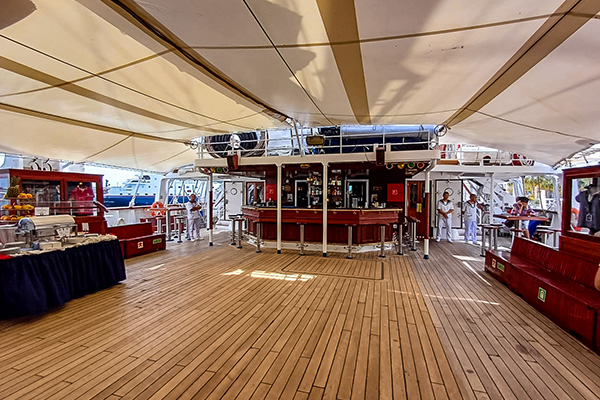 Tropical Bar on Star Flyer